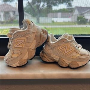 New Balance Cream Sneakers Chunky Athletic Design